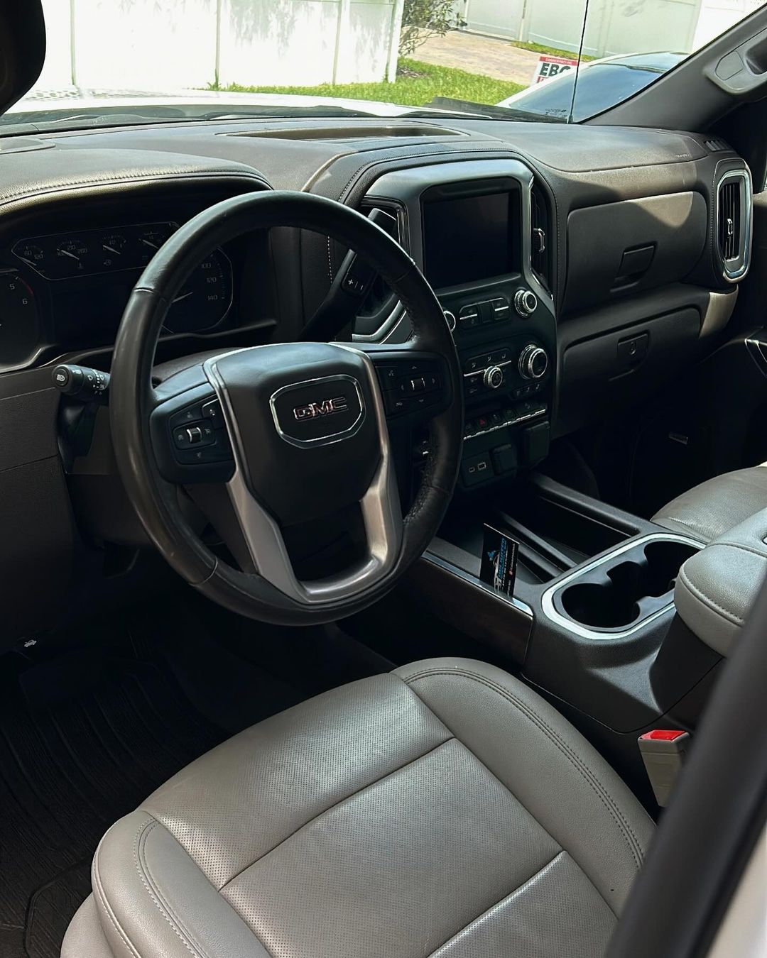 2022 GMC Sierra for full clean in! -If interested for a detail make sure to direct message us or call-text (407)451-5013. -Best pricing and free quotes. -Mobile all around Orlando, Florida!