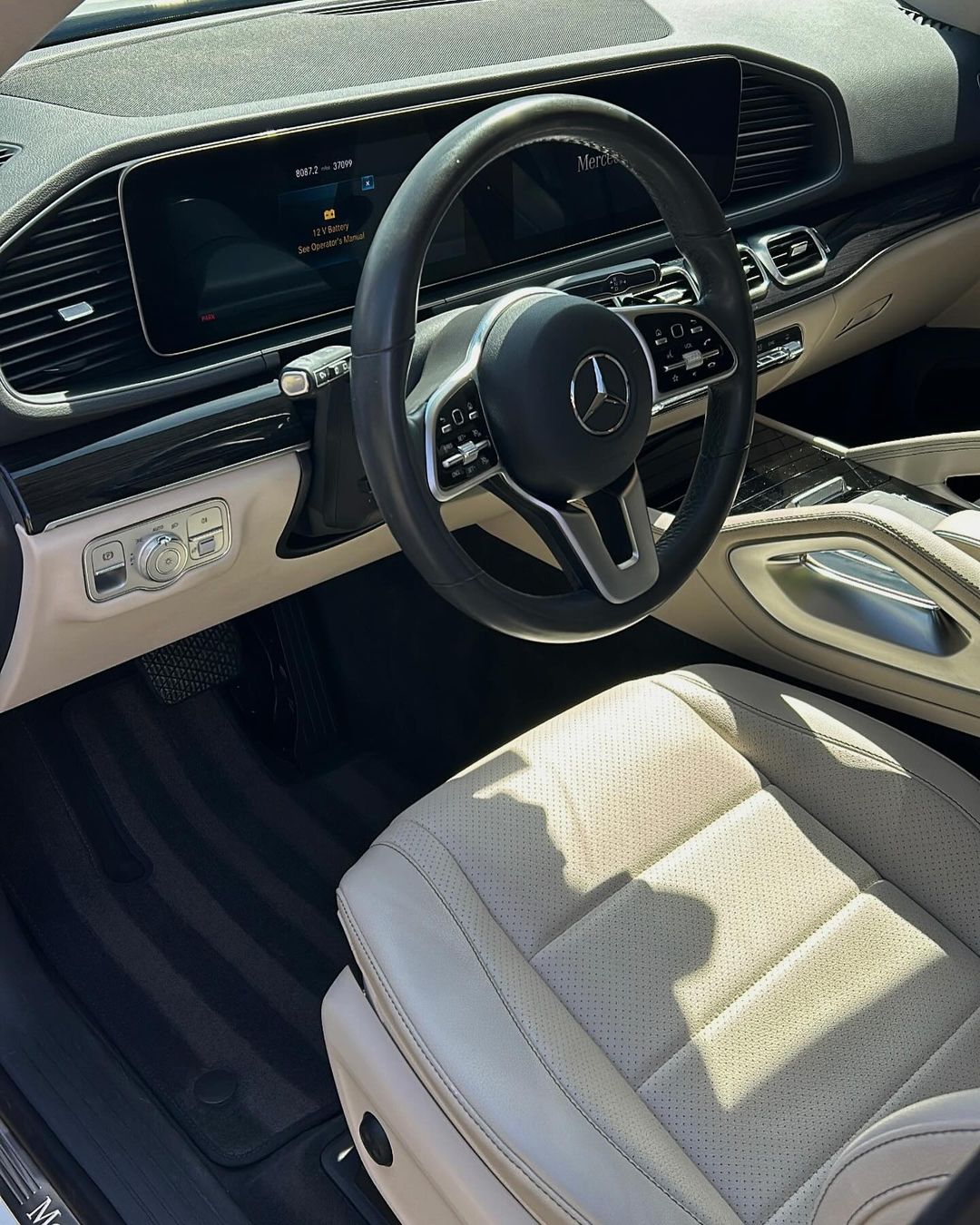 2022 Mercedes GLE 350 for full clean in! -If interested for a detail make sure to direct message us or call-text (407)451-5013. -Best pricing and free quotes. -Mobile all around Orlando, Florida!